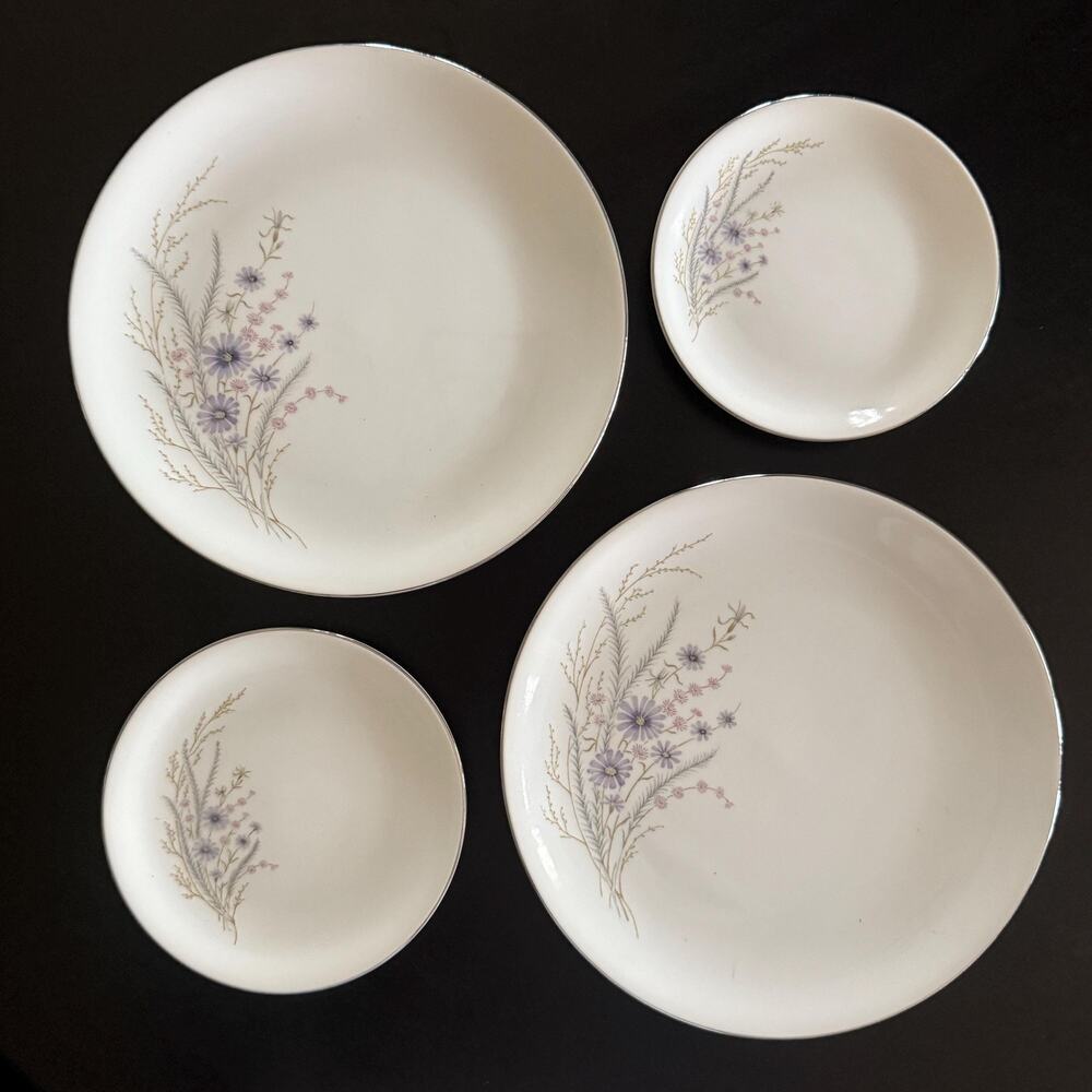 Vintage Hira Fine China Dinnerware Set: Lavender Fontaine, Japan (4 Pieces)